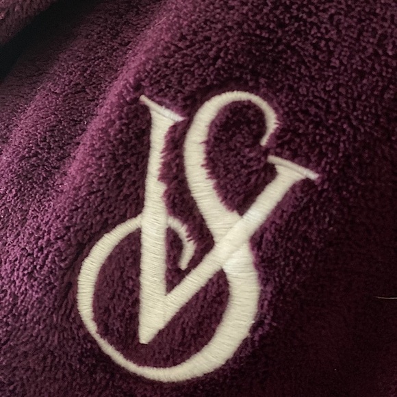 Victoria’s Secret Robe Sherpa Lined Size SP BURGUNDY WINE COLOR Excellent Con… - Picture 5 of 7
